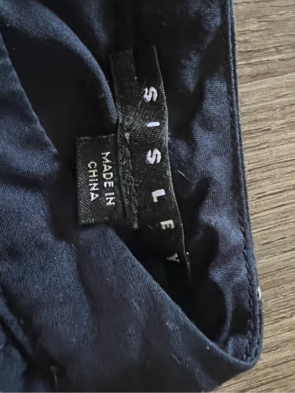 Sisley Navy Ruffle Pintuck Shell Top - Picture 8 of 9